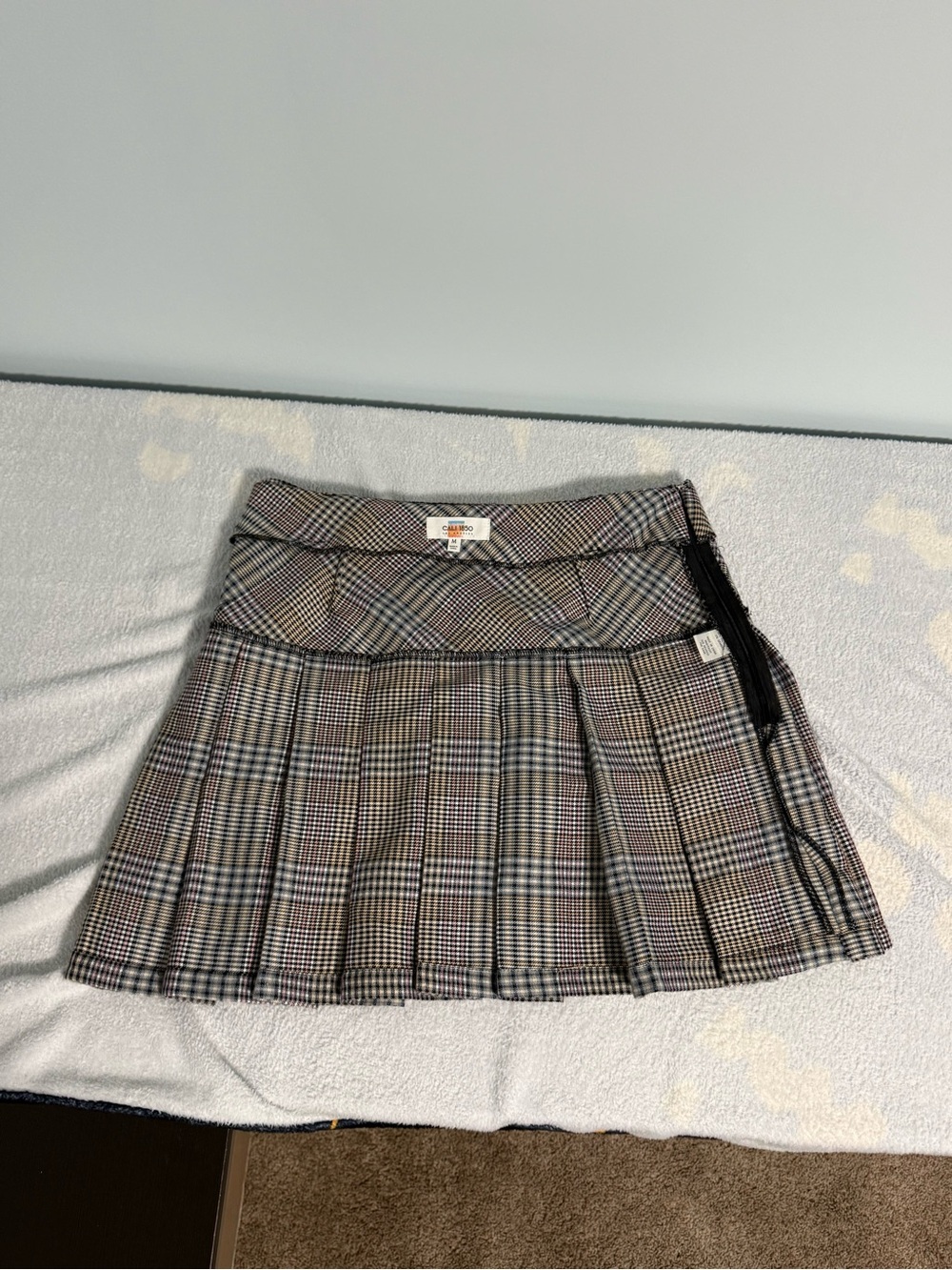 Cali1850 - Pleated Plaid Mini Skirt with Belt, M - Picture 9 of 11